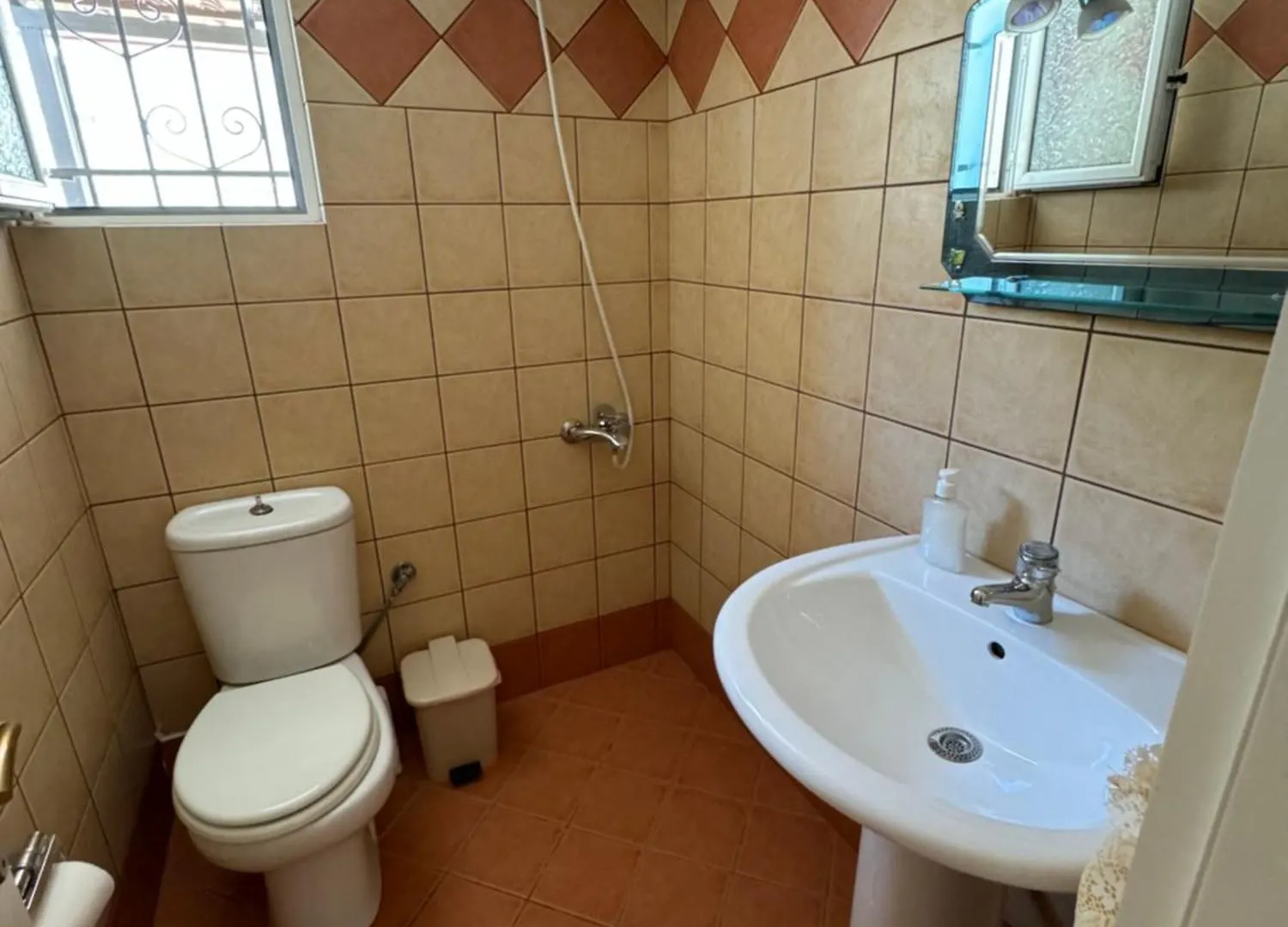 Vila Isufi Sarande Albania