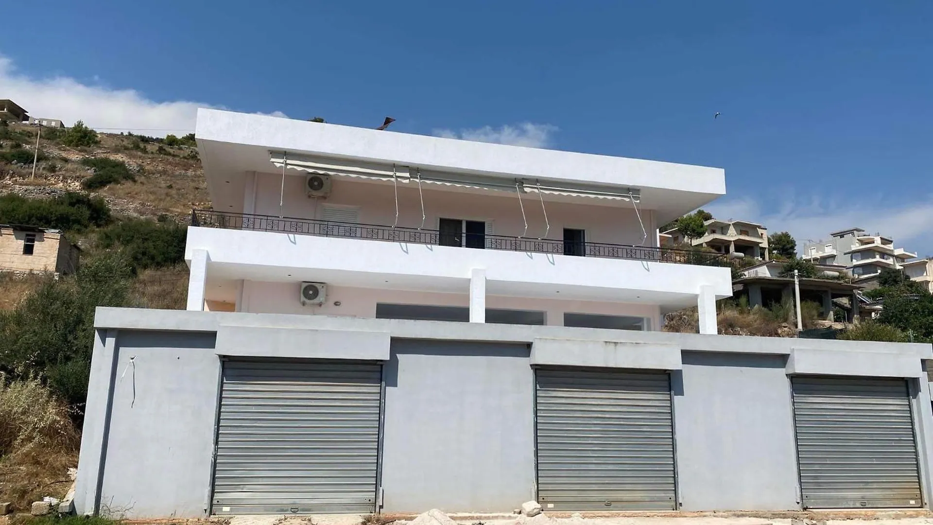 Vila Isufi Sarande